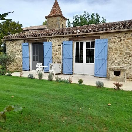 La Petite Maison Bleue Avec Piscine Loubejac Экстерьер фото