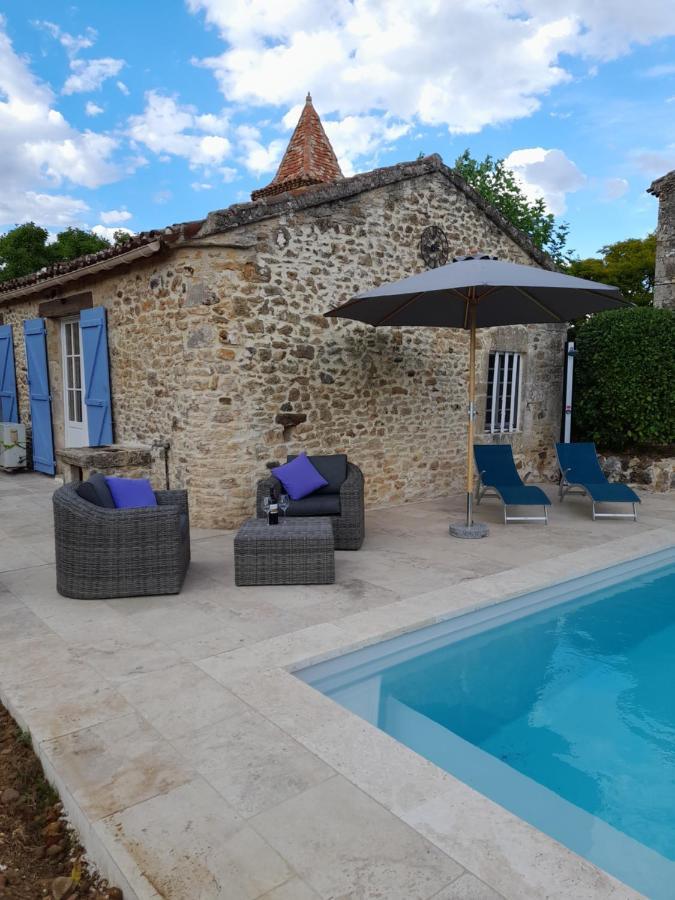 La Petite Maison Bleue Avec Piscine Loubejac Экстерьер фото