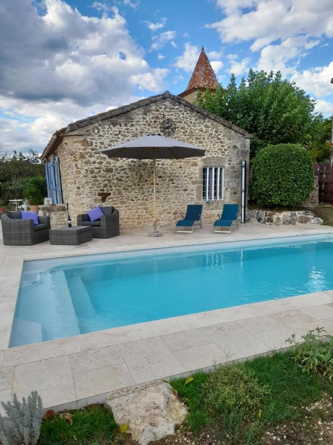 La Petite Maison Bleue Avec Piscine Loubejac Экстерьер фото