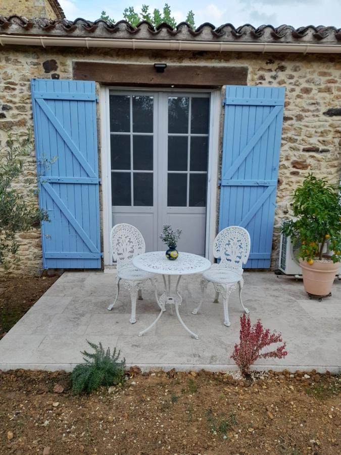 La Petite Maison Bleue Avec Piscine Loubejac Экстерьер фото