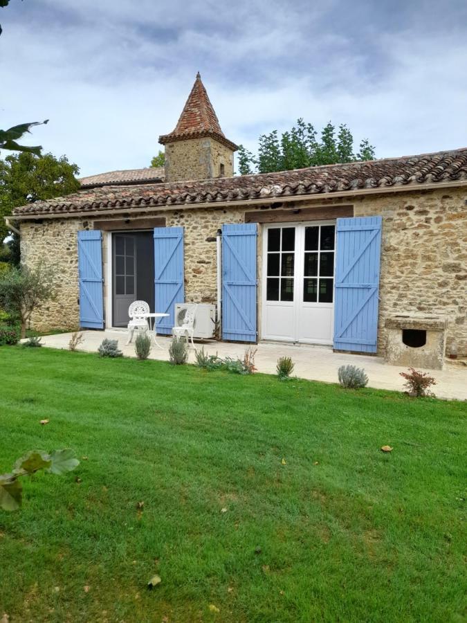 La Petite Maison Bleue Avec Piscine Loubejac Экстерьер фото